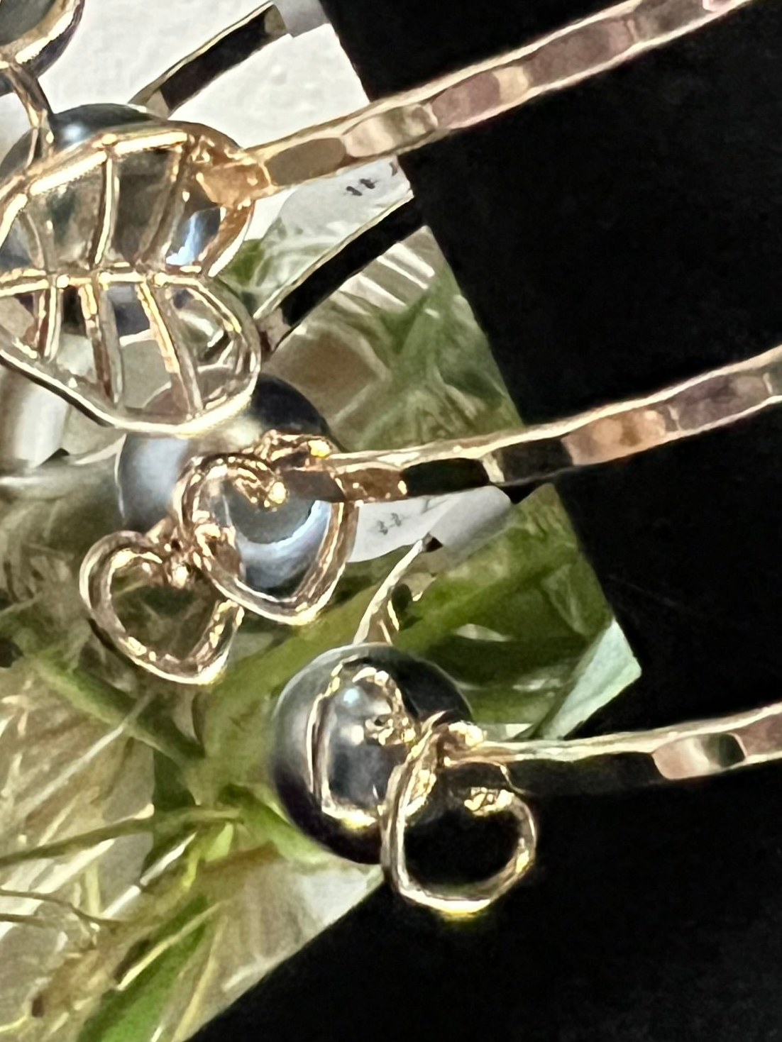Dbl Heart Bangle w/ Shell Pearl