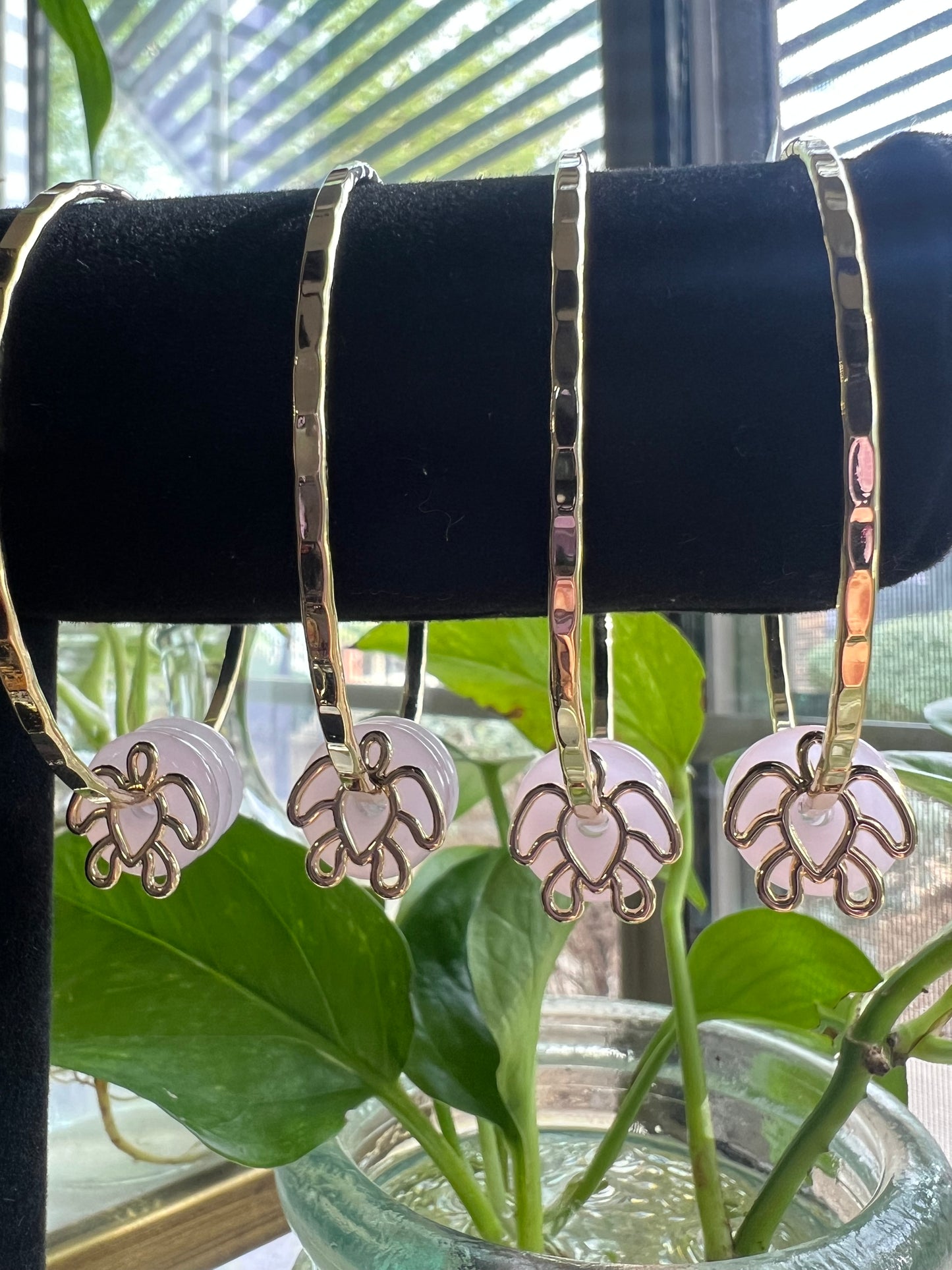 Honu Charm Bangle w/Pink Beads