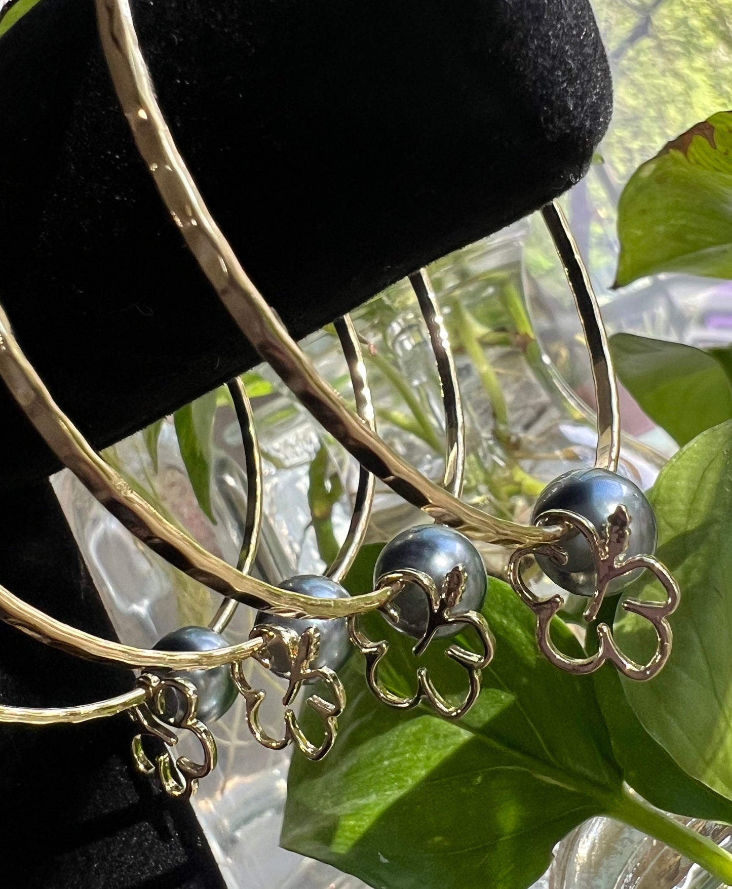 Hibiscus Charm Bangle w/ Shell Pearl