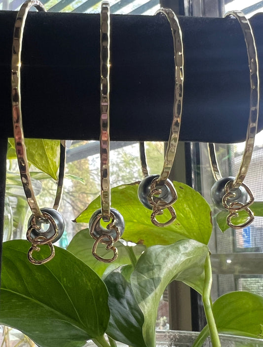 Dbl Heart Bangle w/ Shell Pearl