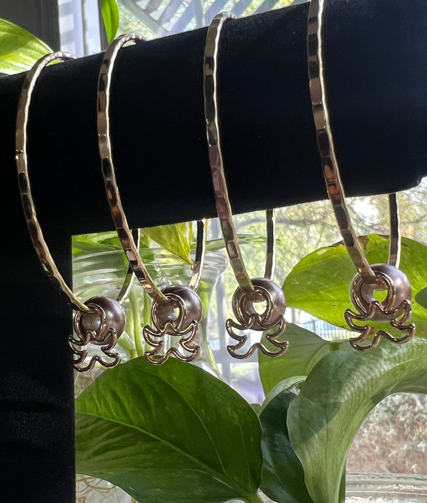 Baby Tako Bangle w/ Shell Pearl