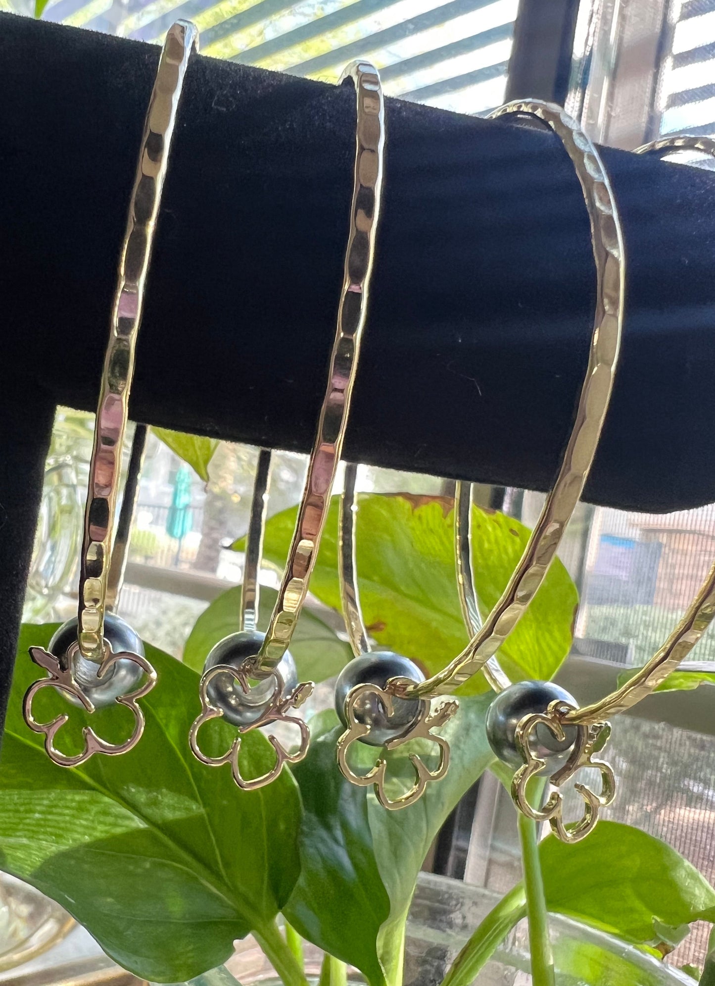 Hibiscus Charm Bangle w/ Shell Pearl