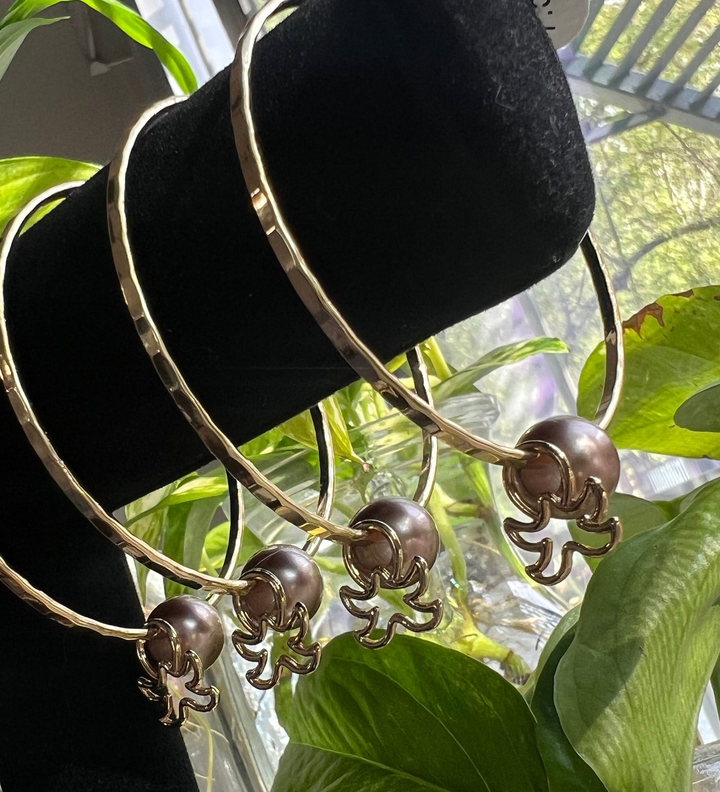 Baby Tako Bangle w/ Shell Pearl